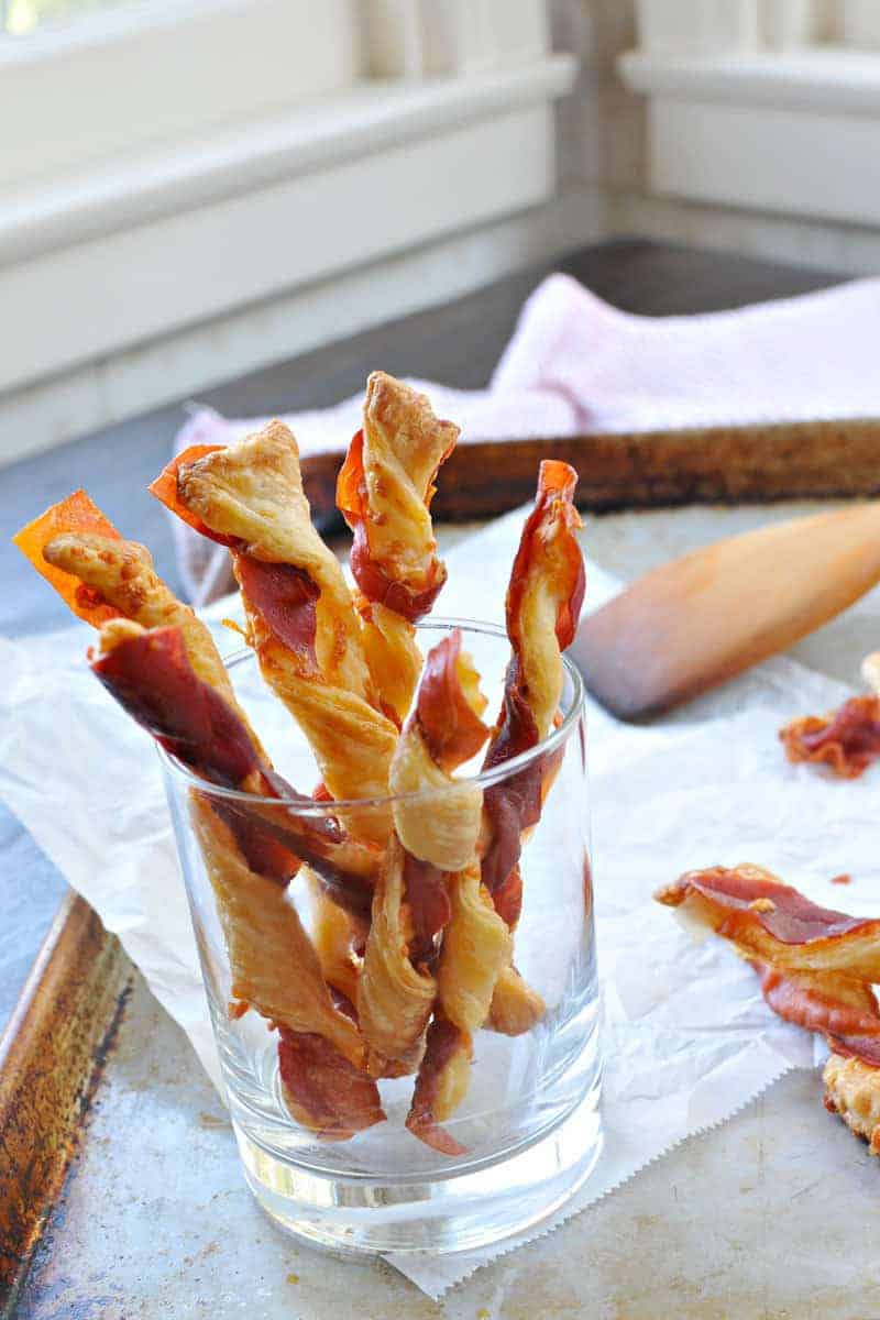 Spicy Prosciutto Cheese Straws | an easy snack or app for entertaining -- done in 25 mins! Full recipe at www.thepigandquill.com | #recipe #holiday #appetizer #snack