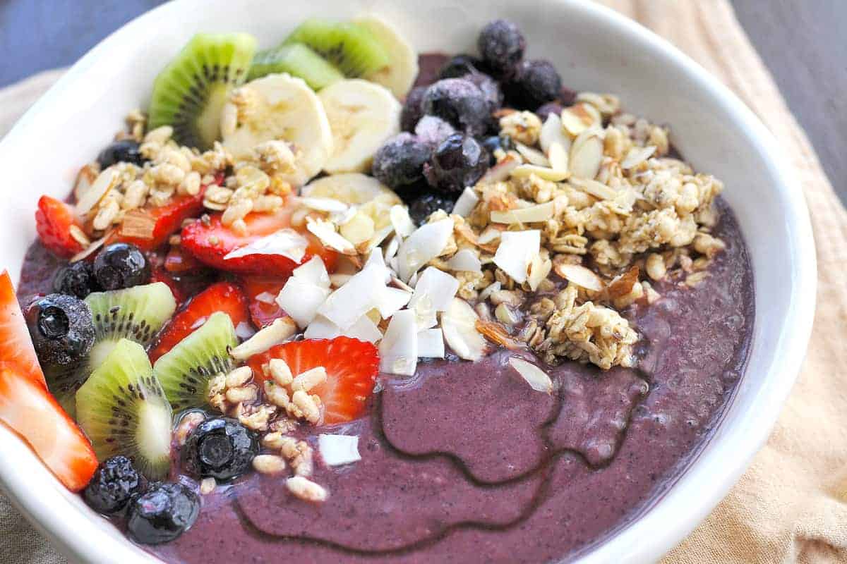 Classic Acai Bowls (vegan & gluten-free) - the pig & quill