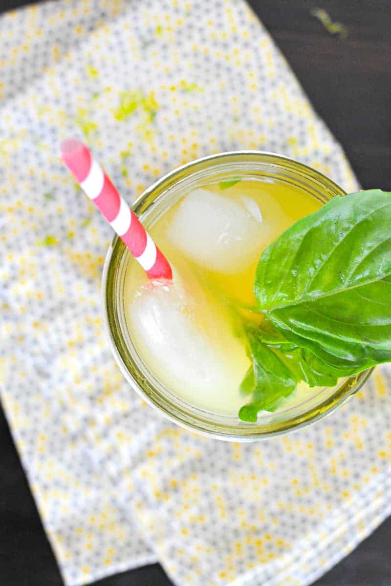 Fizzy Herbed Pineapple Limeade recipe (via thepigandquill.com) #mocktail #partyfood #lemonade #partydrinks