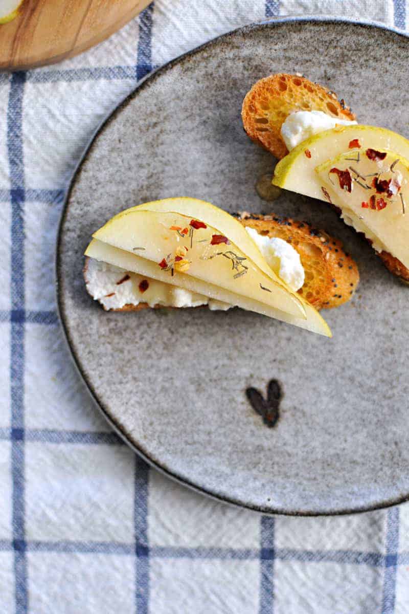 10-Minute Pear + Ricotta Crostini with Honey + Thyme | the pig & quill | #recipe #thanksgiving #appetizer #snack