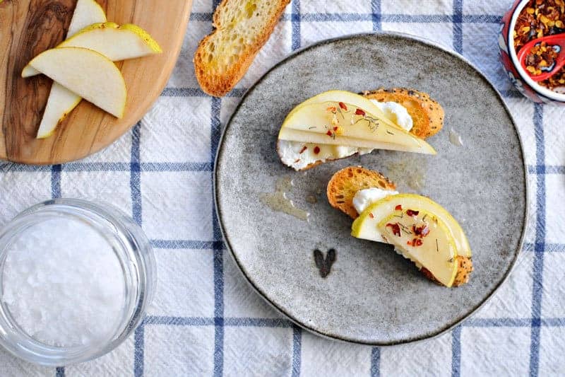 10-Minute Pear + Ricotta Crostini with Honey + Thyme | the pig & quill | #recipe #thanksgiving #appetizer #snack