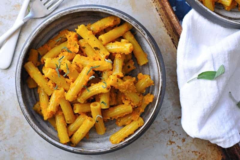 Caramelized Red Kuri Squash Pasta Recipe: A savory and surprisingly hearty vegan/vegetarian pasta ready in about 30 minutes (with GF variation). Find the full recipe at www.thepigandquill.com. #vegan #vegetarian #glutenfree #pasta #recipe #squash #fall