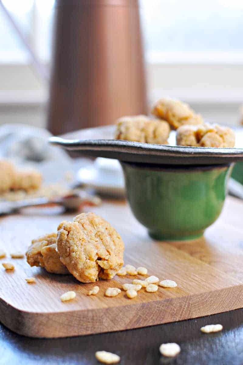 Super simple cheese crisps made with crisped rice cereal!! Great for cheese plates or party trays. Full recipe at www.thepigandquill.com. #partyfood #NYE #recipe #cheese #snacks