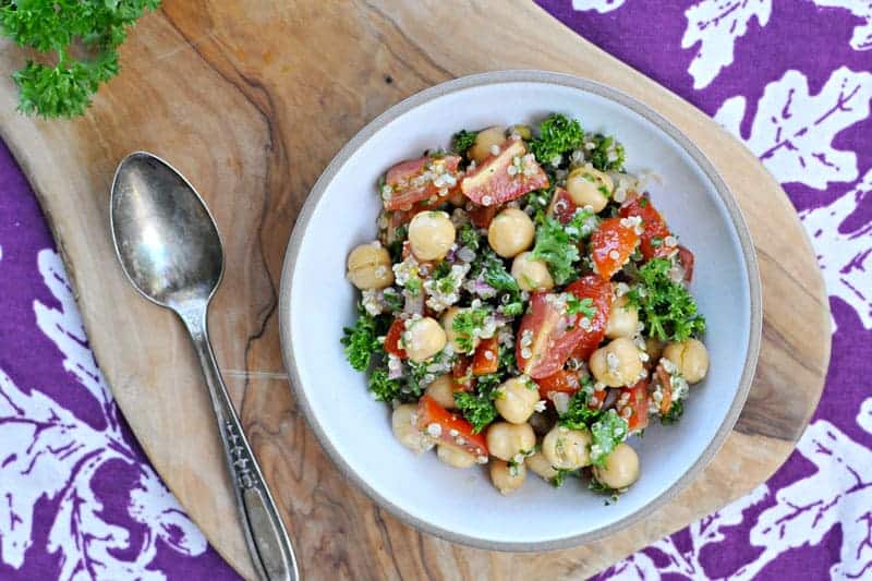 Takes only 10-mins and is perfect for lunches or potlucks! Full recipe at www.thepigandquill.com. #vegan #glutenfree #salad #recipe #quinoa