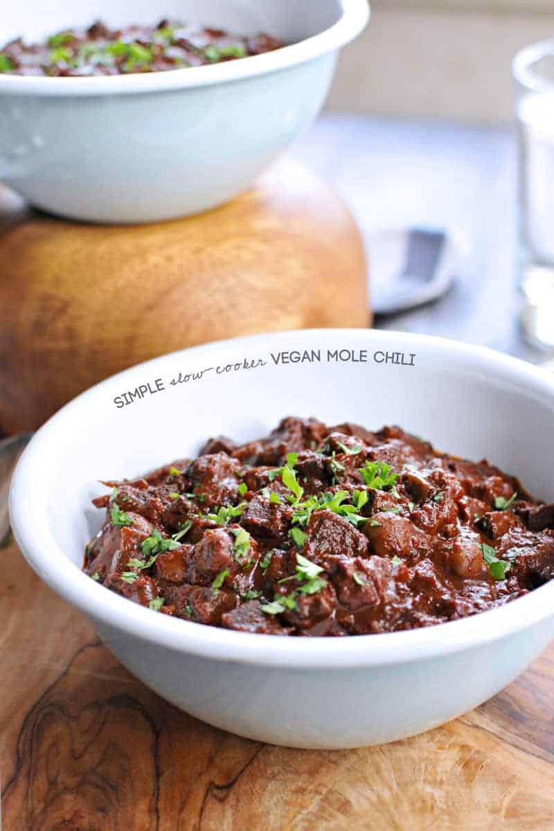 Slow Cooker Vegan Mole Chili Recipe -- just 25 mins prep (via thepigandquill.com) #vegan #recipe #glutenfree #chili #crockpot