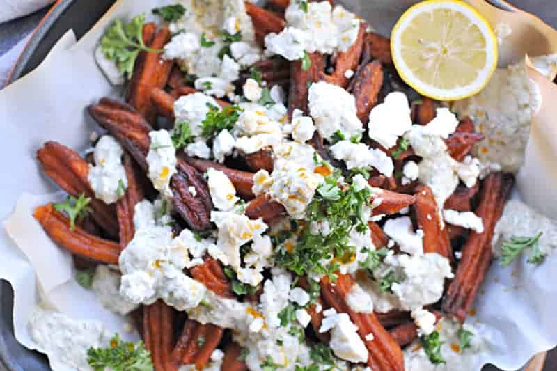 greek sweet potato fries with curried tzatziki (via thepigandquill.com)