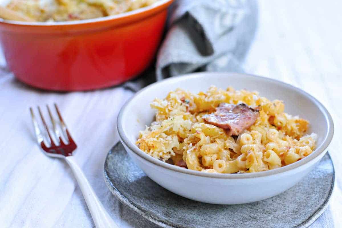 spicy pastrami reuben mac n' cheese | via thepigandquill.com