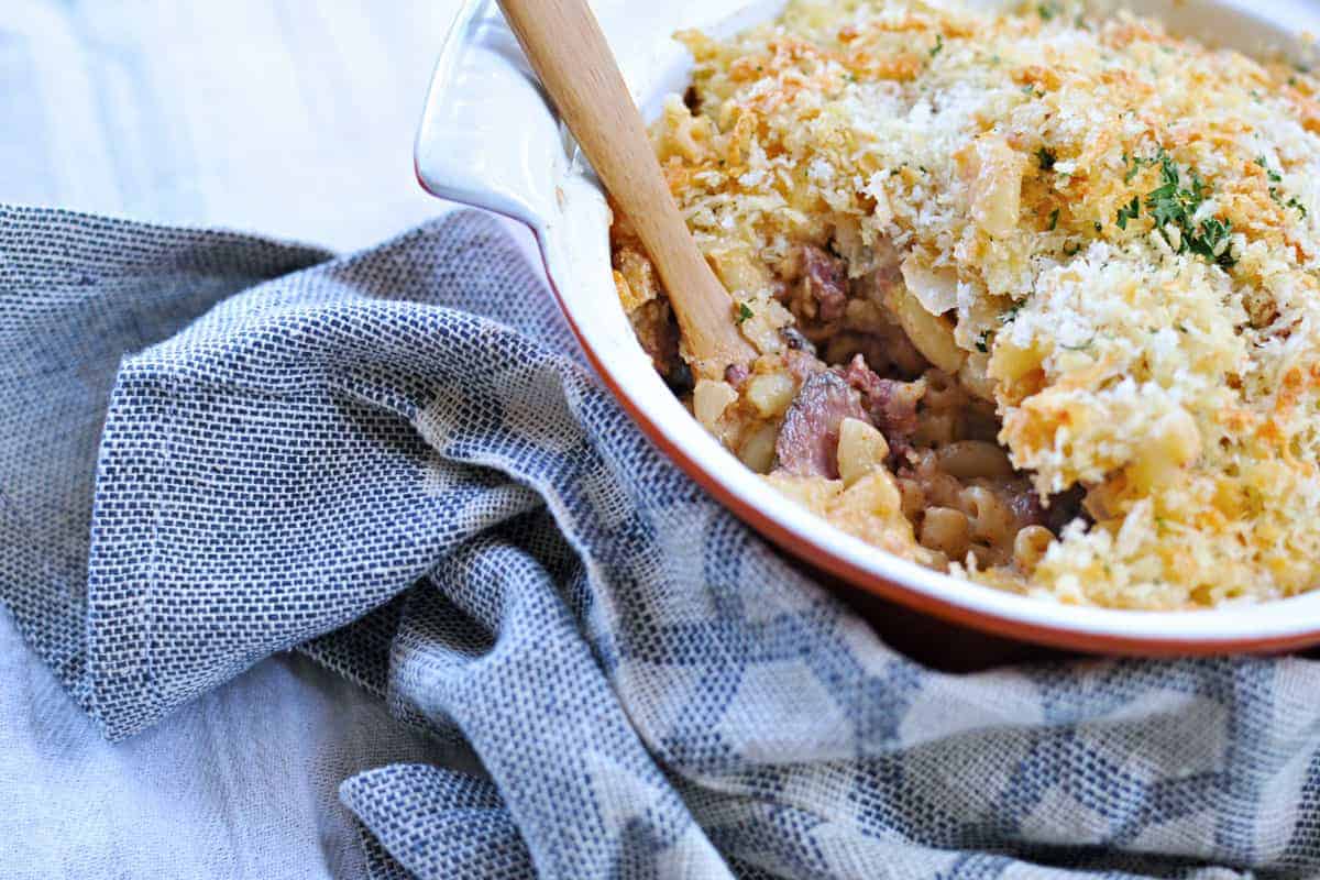 spicy pastrami reuben mac n' cheese | via thepigandquill.com