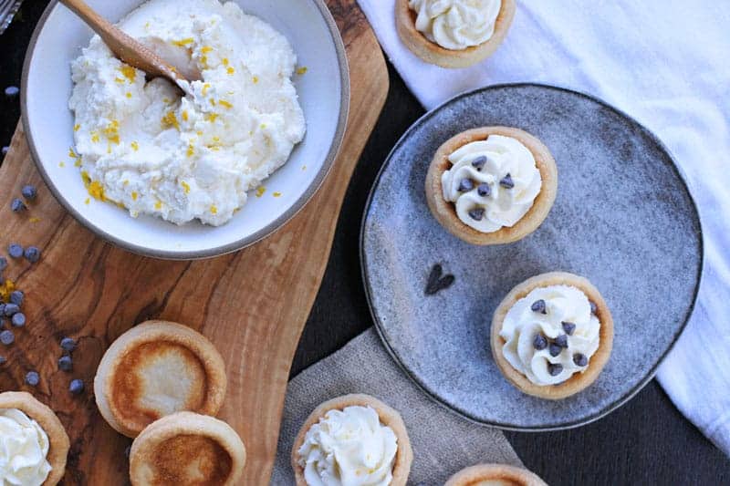 mini meyer lemon cannoli cream tartlets with honey + chocolate chips | via thepigandquill.com