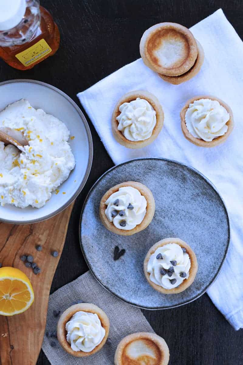 mini meyer lemon cannoli cream tartlets with honey + chocolate chips | via thepigandquill.com