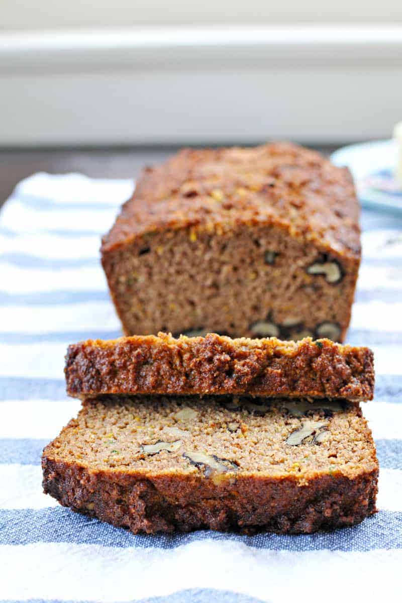 spiced summer squash quickbread recipe - gluten-free/paleoish (via thepigandquill.com)