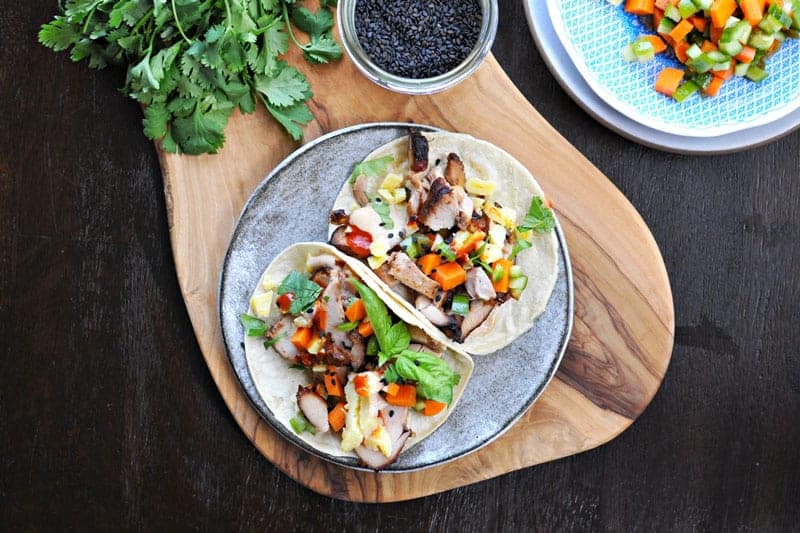 lemongrass chicken + tamago banh mi tacos with five spice mayo (via thepigandquill.com) #tacos #asian #recipe