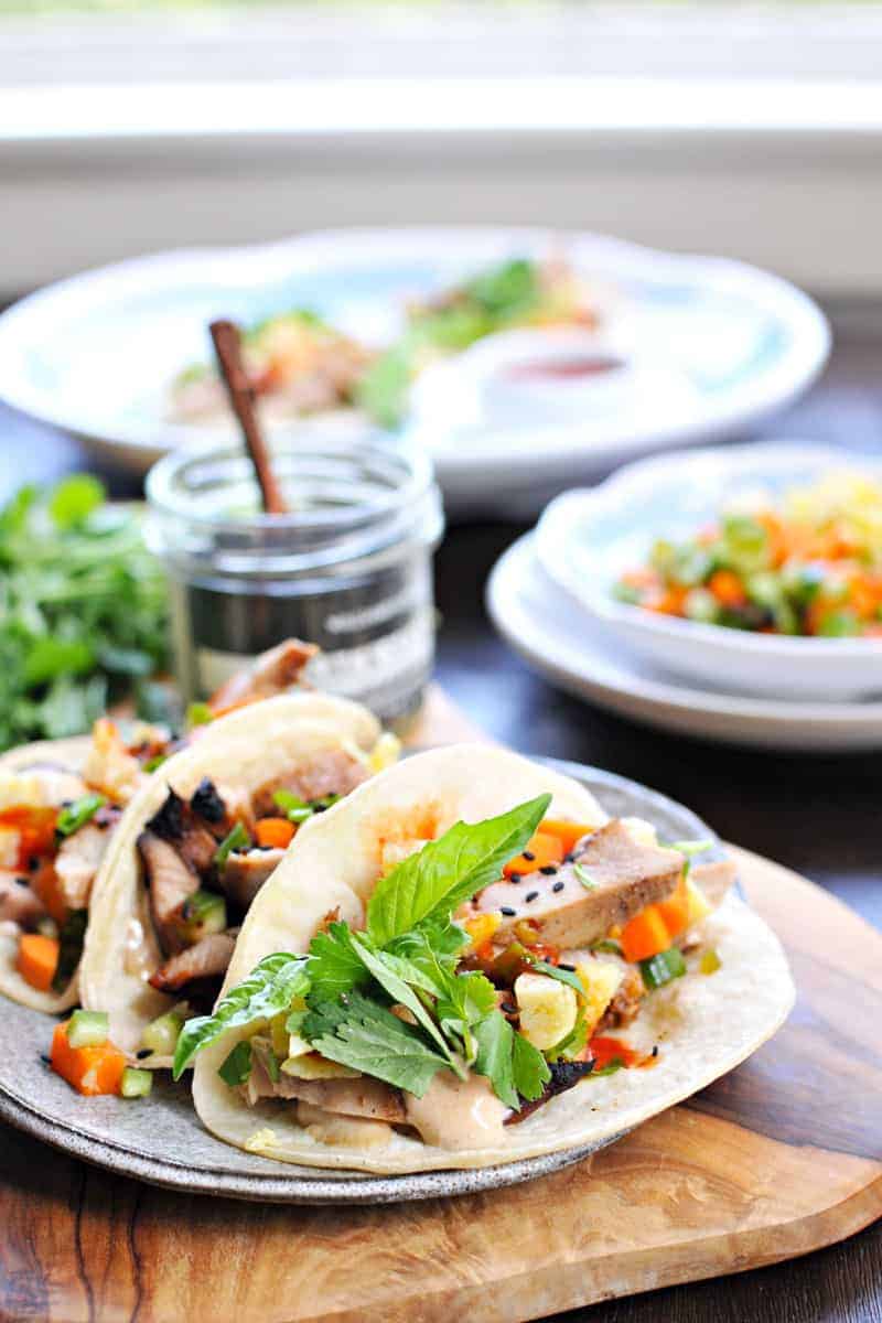 lemongrass chicken + tamago banh mi tacos with five spice mayo (via thepigandquill.com) #tacos #asian #recipe