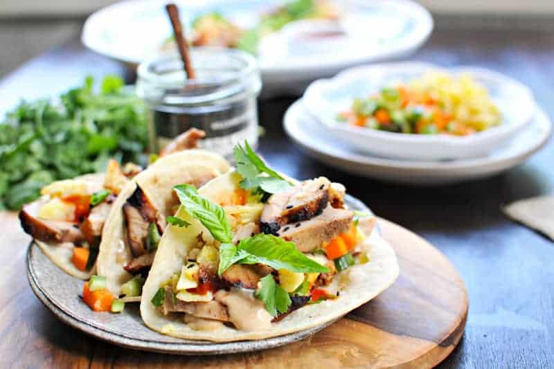 lemongrass chicken + tamago banh mi tacos with five spice mayo (via thepigandquill.com) #tacos #asian #recipe