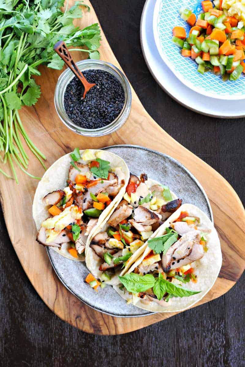 lemongrass chicken + tamago banh mi tacos with five spice mayo (via thepigandquill.com) #tacos #asian #recipe