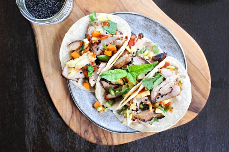 lemongrass chicken + tamago banh mi tacos with five spice mayo (via thepigandquill.com) #tacos #asian #recipe