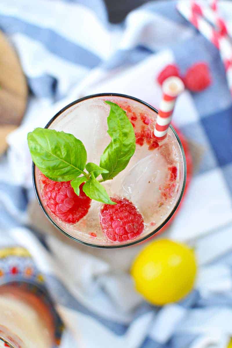 raspberry basil gingerade fizz recipe (via thepigandquill.com) #drinkthesummer #summer #mocktail #recipe