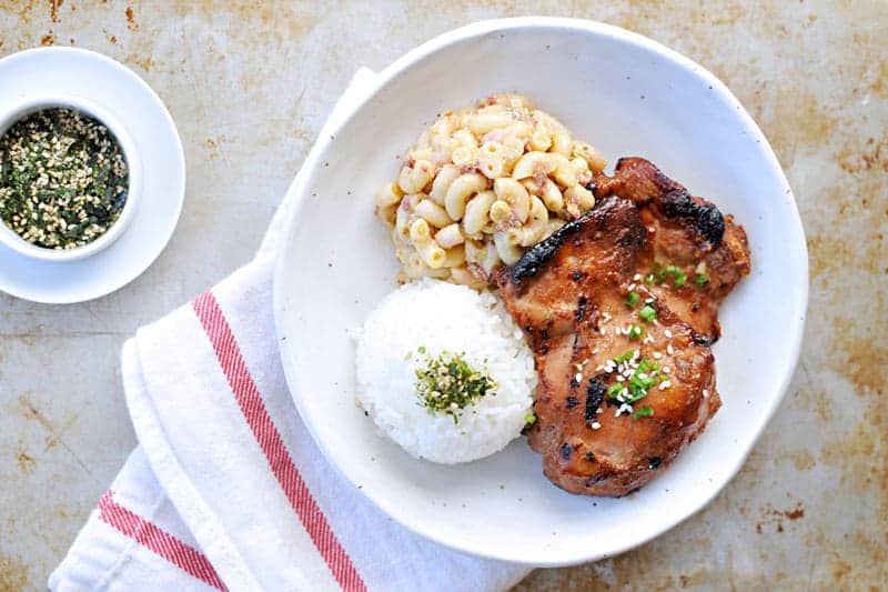 charbroiled shoyu chicken + curried mac salad lunch plate recipe (via thepigandquill.com)