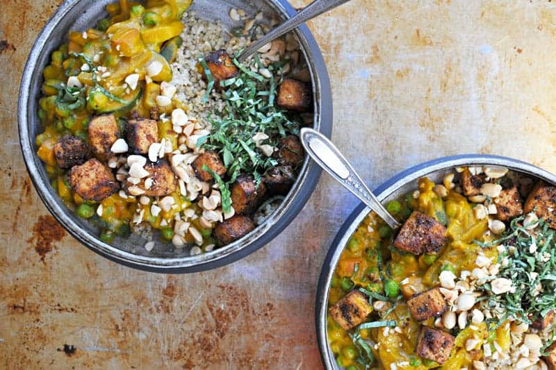 pumpkin curry with peanuts, peas + crispy spice-crusted tofu recipe (via thepigandquill.com) #fall #glutenfree #vegan #dinner