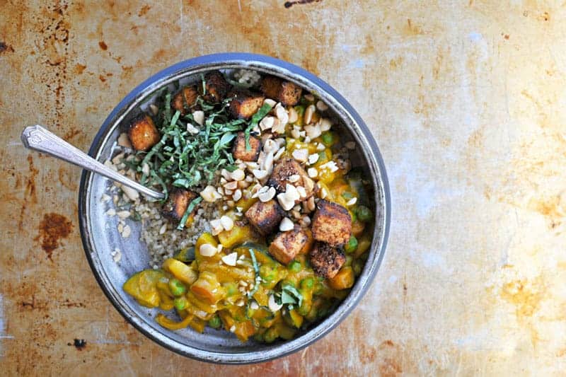 pumpkin curry with peanuts, peas + crispy spice-crusted tofu recipe (via thepigandquill.com) #fall #glutenfree #vegan #dinner