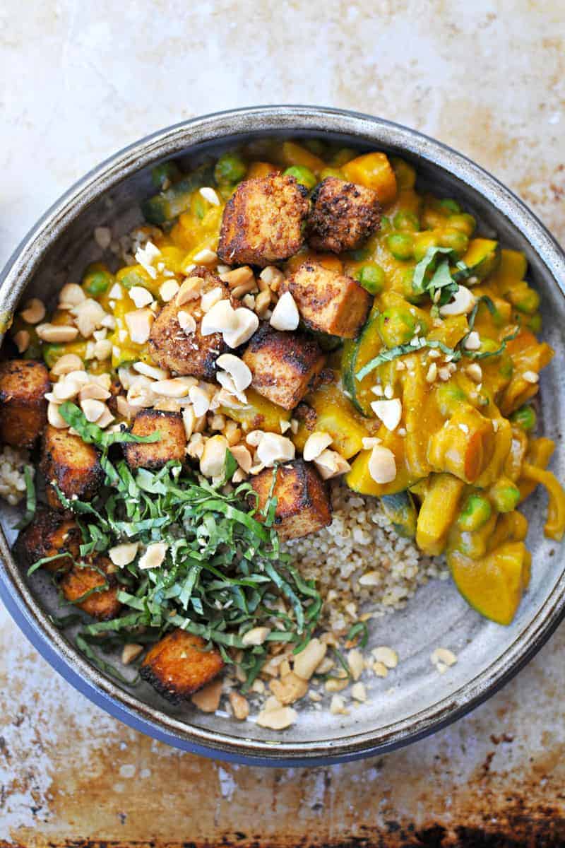 pumpkin curry with peanuts, peas + crispy spice-crusted tofu recipe (via thepigandquill.com) #fall #glutenfree #vegan #dinner