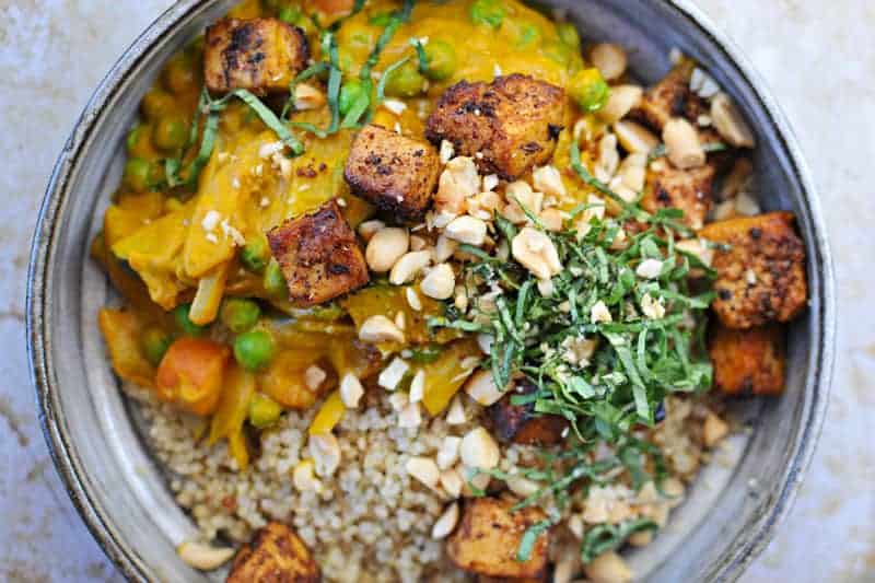 pumpkin curry with peanuts, peas + crispy spice-crusted tofu recipe (via thepigandquill.com) #fall #glutenfree #vegan #dinner