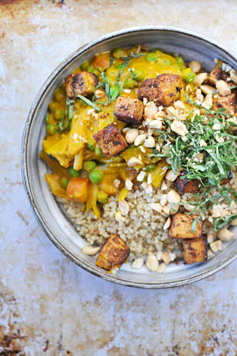 pumpkin curry with peanuts, peas + crispy spice-crusted tofu recipe (via thepigandquill.com) #fall #glutenfree #vegan #dinner