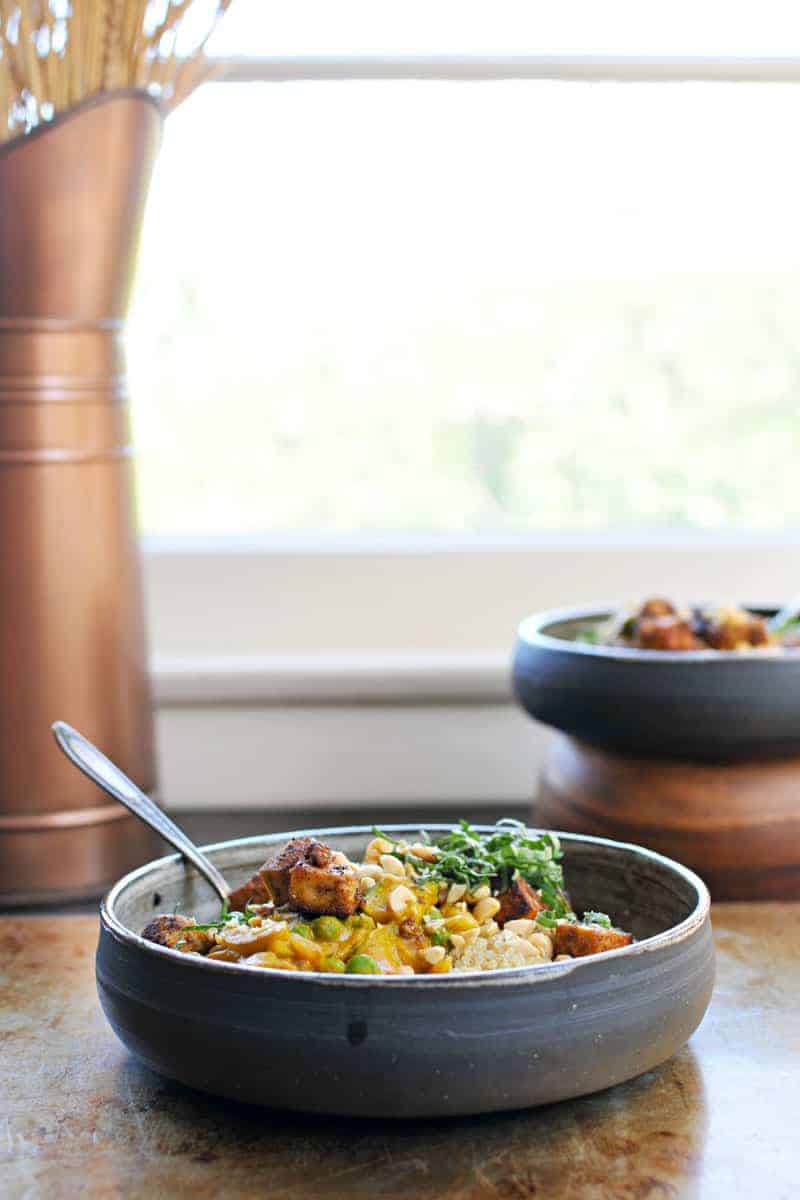 pumpkin curry with peanuts, peas + crispy spice-crusted tofu recipe (via thepigandquill.com) #fall #glutenfree #vegan #dinner