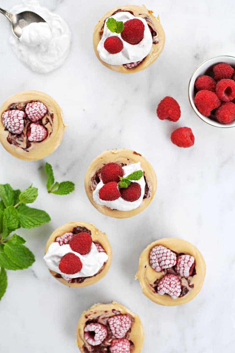 Mini PB+J No-Bake Cheesecakes with Gingersnap Crust recipe (via thepigandquill.com) #dairyfree #vegan #glutenfree #cheesecake #dessert 