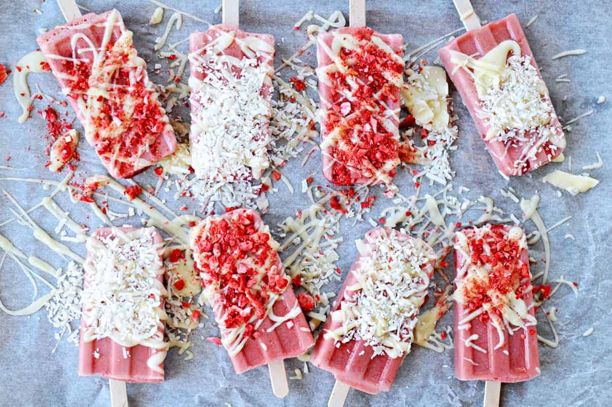 #PinkDrink Popsicles for #popsicleweek! // strawberry + green tea + coconut milk + white chocolate (via thepigandquill.com)