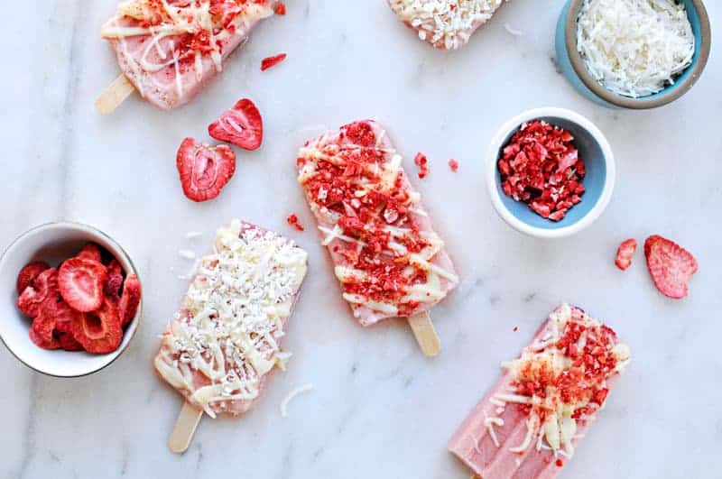 #PinkDrink Popsicles for #popsicleweek! // strawberry + green tea + coconut milk + white chocolate (via thepigandquill.com)