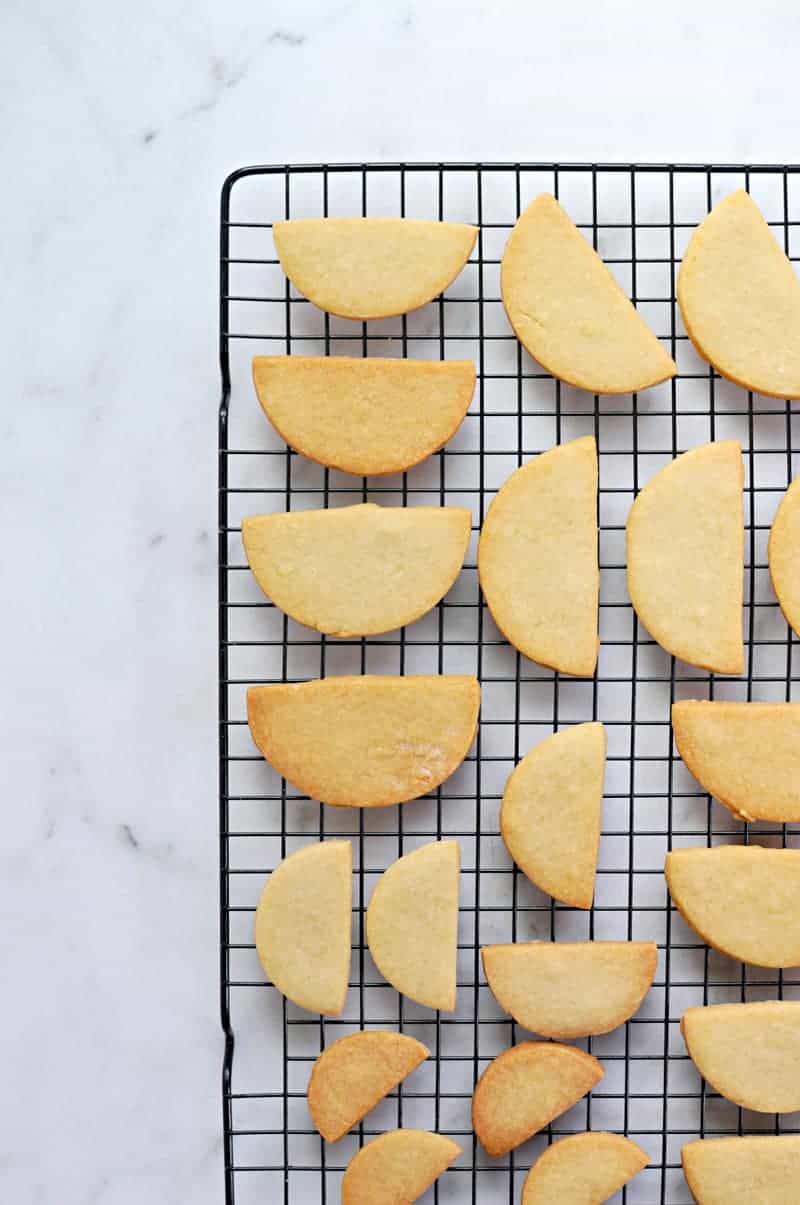 4-Ingredient Rolled (Citrus!) Sugar Cookies recipe via thepigandquill.com #eggfree #baking #lemon #dessert