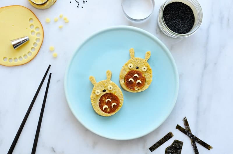 Rice Cooker Tamagoyaki Totoros (via thepigandquill.com) #breakfast #toddlereats #bakedeggs #totoroweek