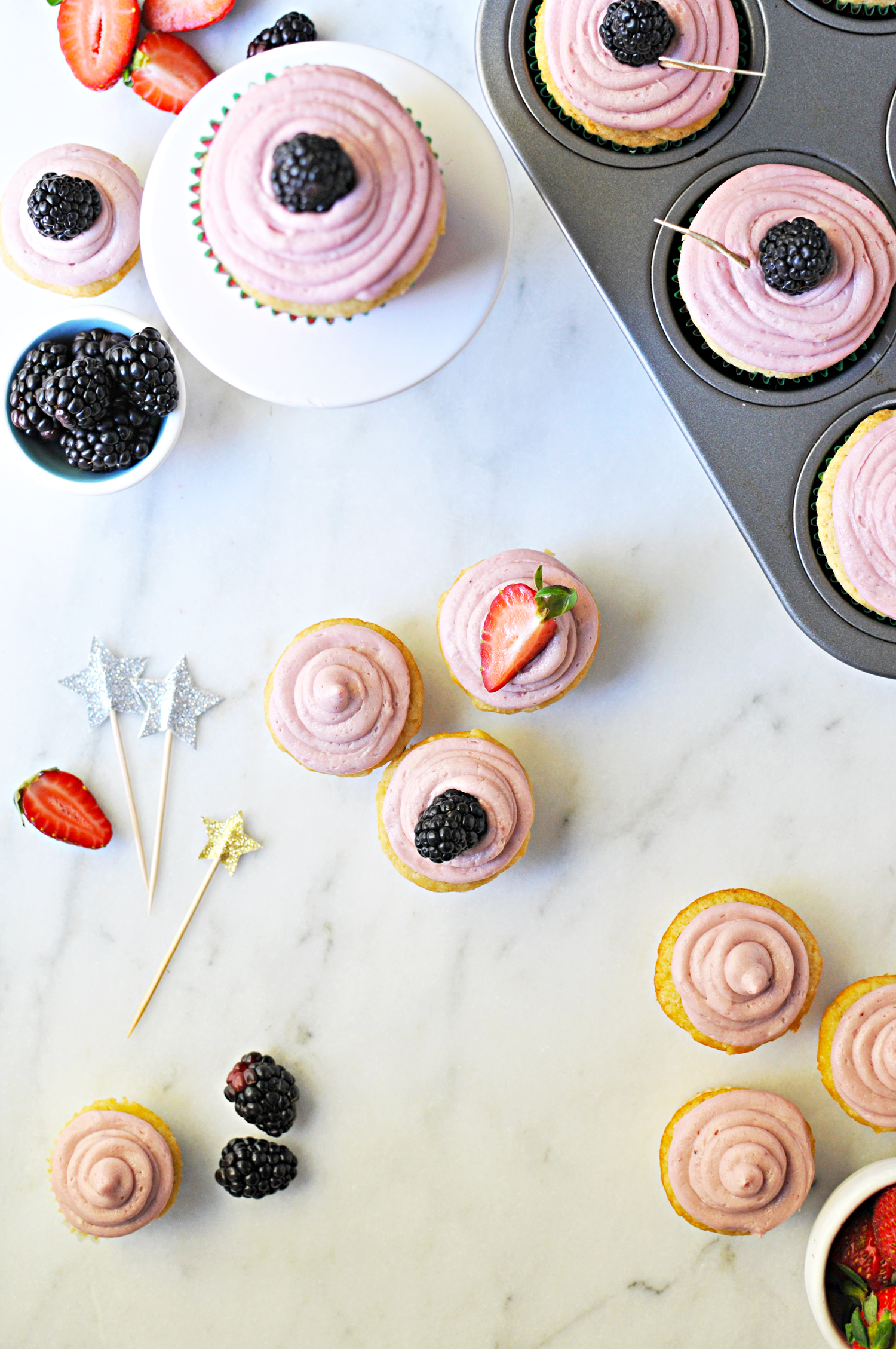 Vanilla Cream Cheese Cupcakes with Blackberry Lemon Buttercream recipe (via the pigandquill.com) #dessert #baking