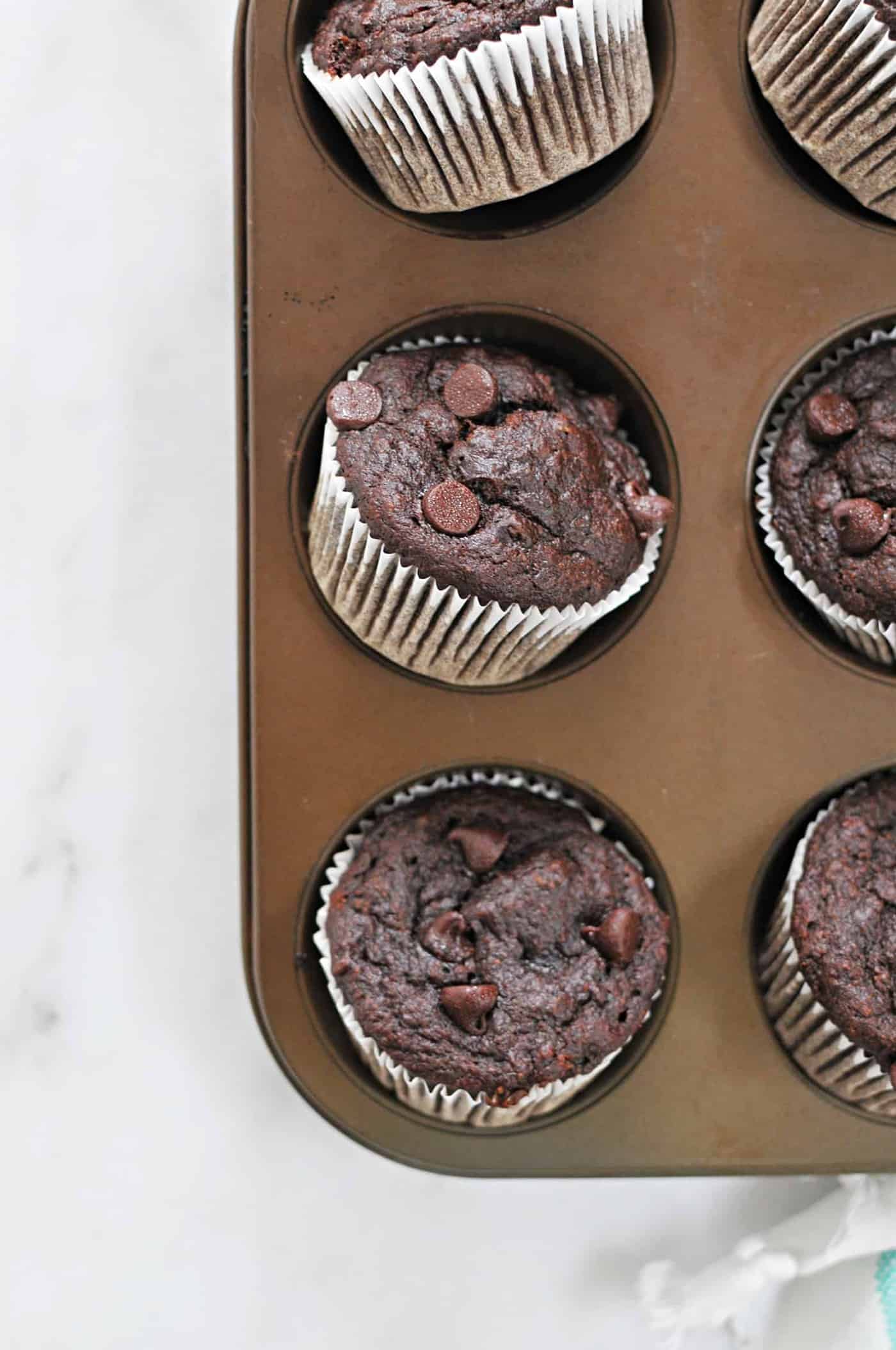 Chocolate Banana Muffins (Gluten-Free) recipe via thepigandquill.com #baking #dessert #sweets #breakfast