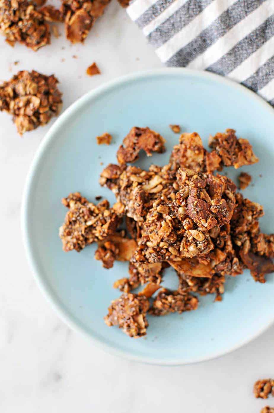 Oat-Free Coconut Almond Granola Recipe | Grain-Free + Vegan (via thepigandquill.com) #breakfast #mealprep