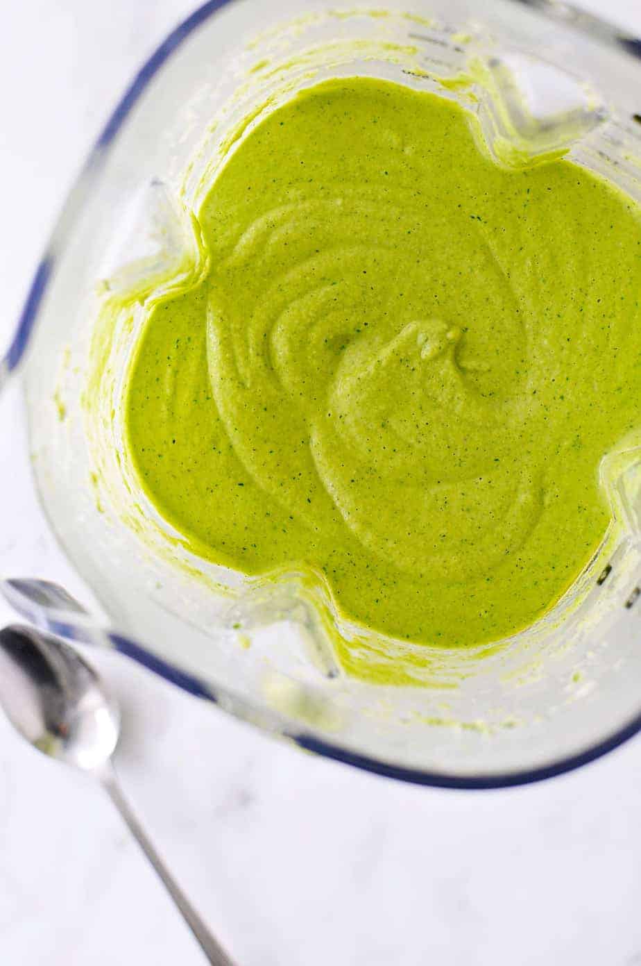 Easy Vegan Cream of Broccoli Soup recipe (via thepigandquill.com) #healthy #dairyfree #glutenfree #vegetarian #mealprep