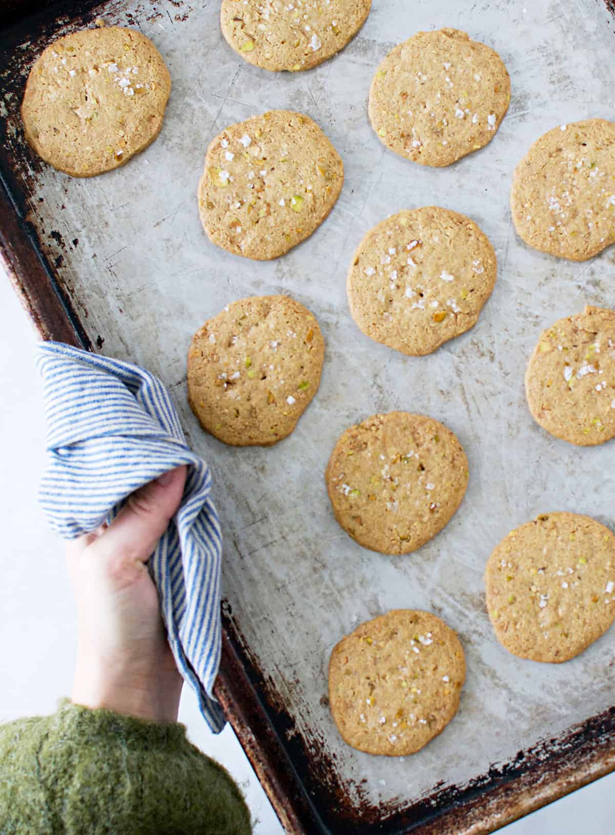 White Chocolate Pistachio Cookie Crisps recipe - egg-free, gluten-free white chocolate cookies studded with salty pistachios. Positively addictive! (via thepigandquill.com) #sweets #dessert #baking