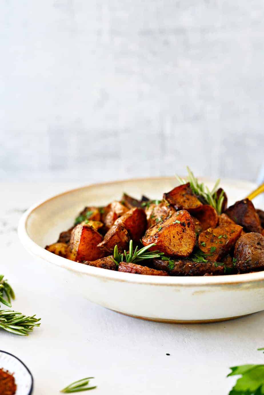 Chili Butter Braised Crispy Pan Roasted Potatoes recipe (via thepigandquill) #holidayrecipe #thanksgiving #dinner #glutenfree #vegetarian 