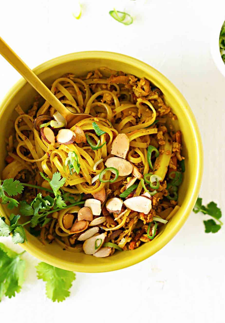 Pan-Fried Curry Noodles (or Curried Pad Thai) Recipe (via thepigandquill.com) #glutenfree #vegetarian #plantbased 