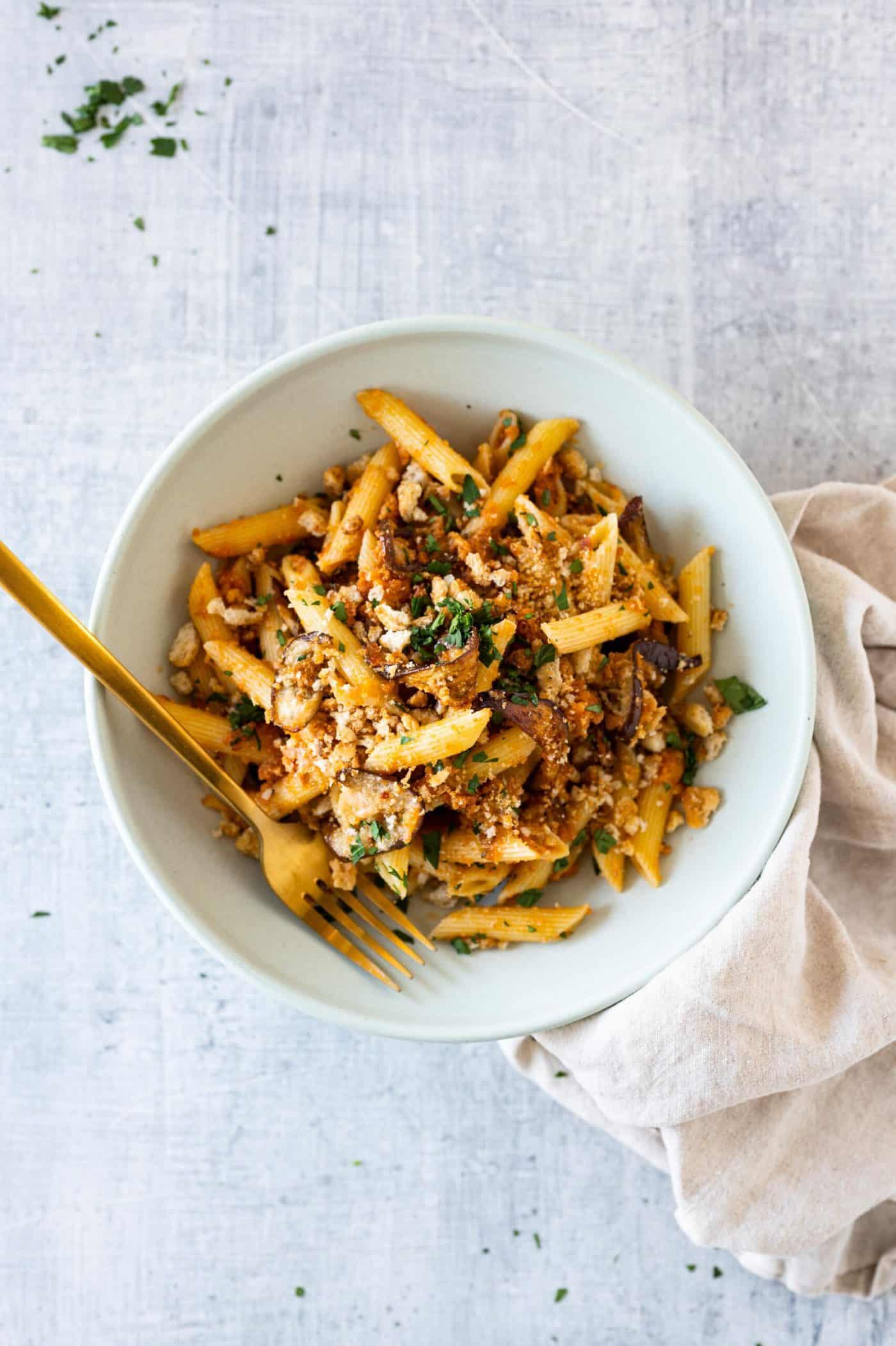 Easy Eggplant Parmesan Pasta recipe via thepigandquill #vegetarian #weeknightmeal #vegan