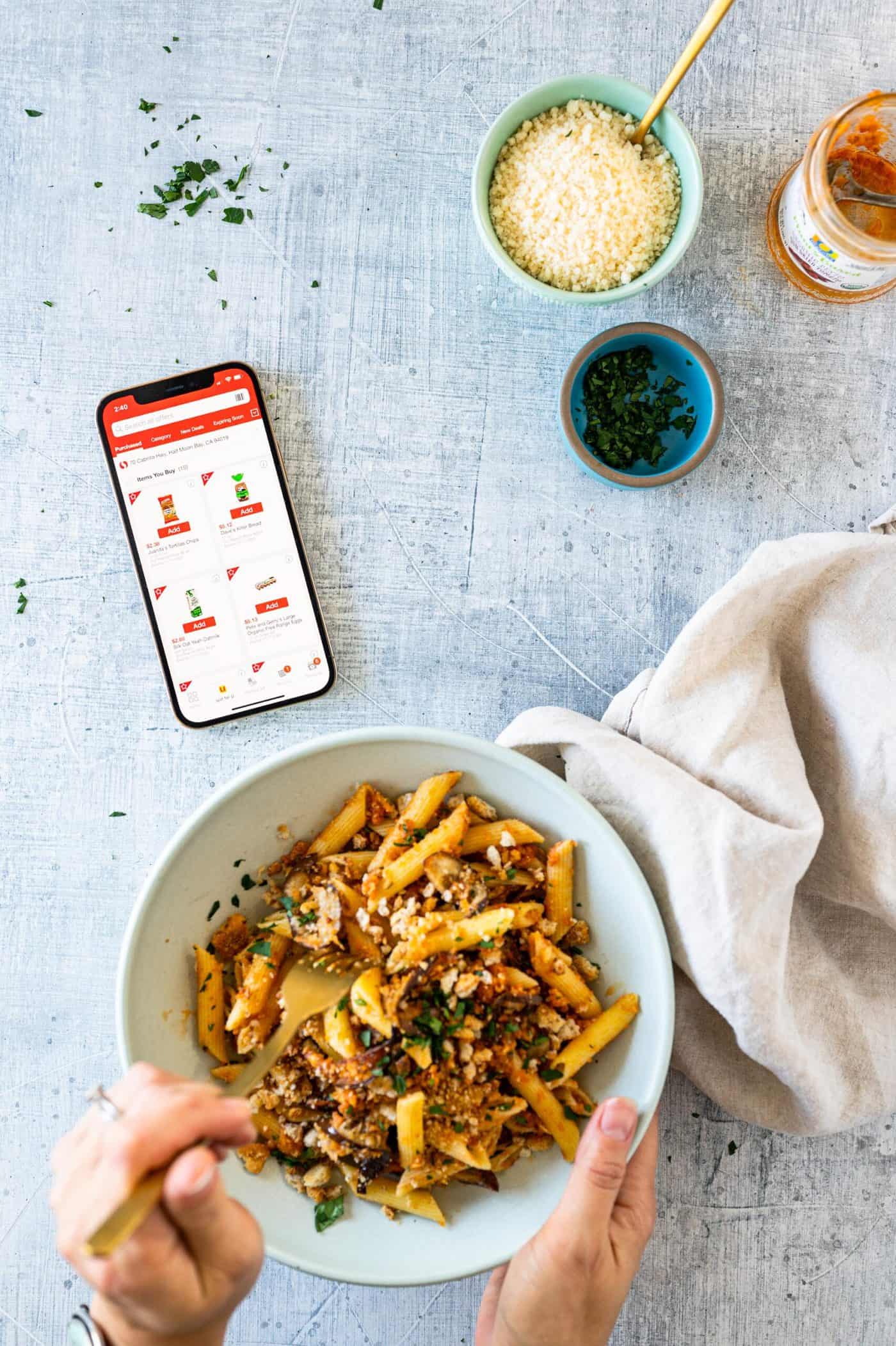 Easy Eggplant Parmesan Pasta recipe via thepigandquill #vegetarian #weeknightmeal #vegan #dinner