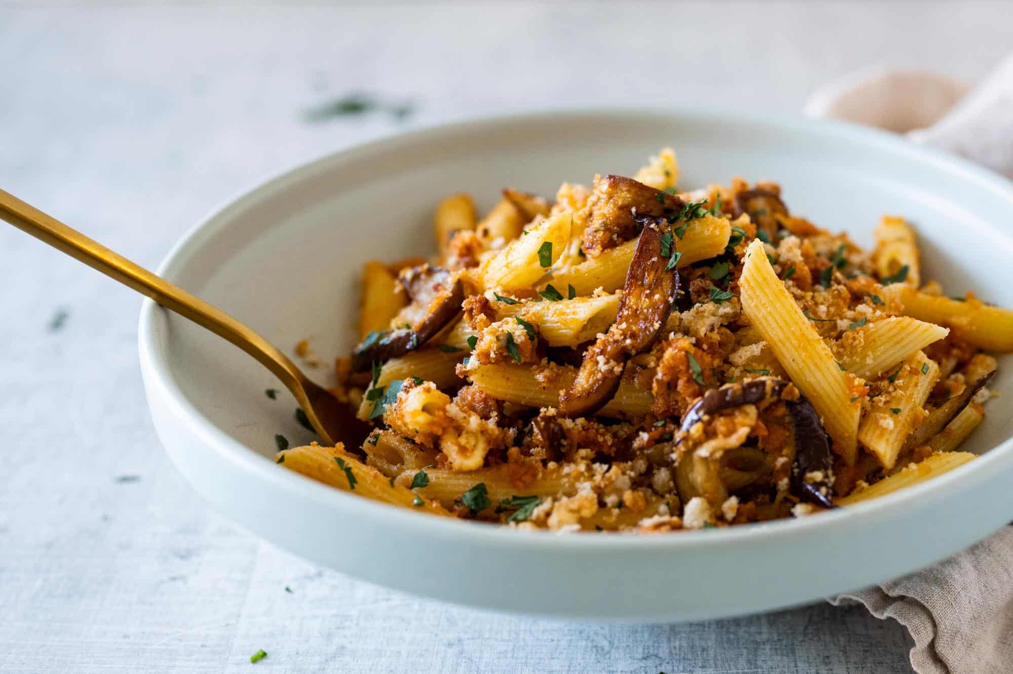 Easy Eggplant Parmesan Pasta recipe via thepigandquill #vegetarian #weeknightmeal #vegan #dinner