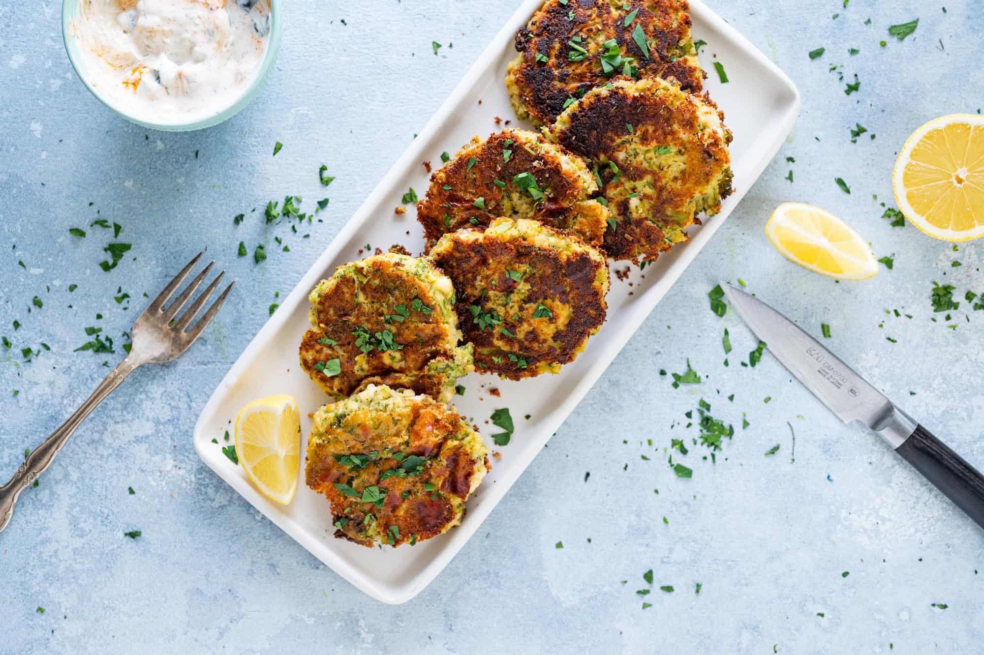 Gluten-Free Hummus Feta and Broccoli Fritters (via thepigandquill.com) #gameday #snack #vegetarian #lunchbox