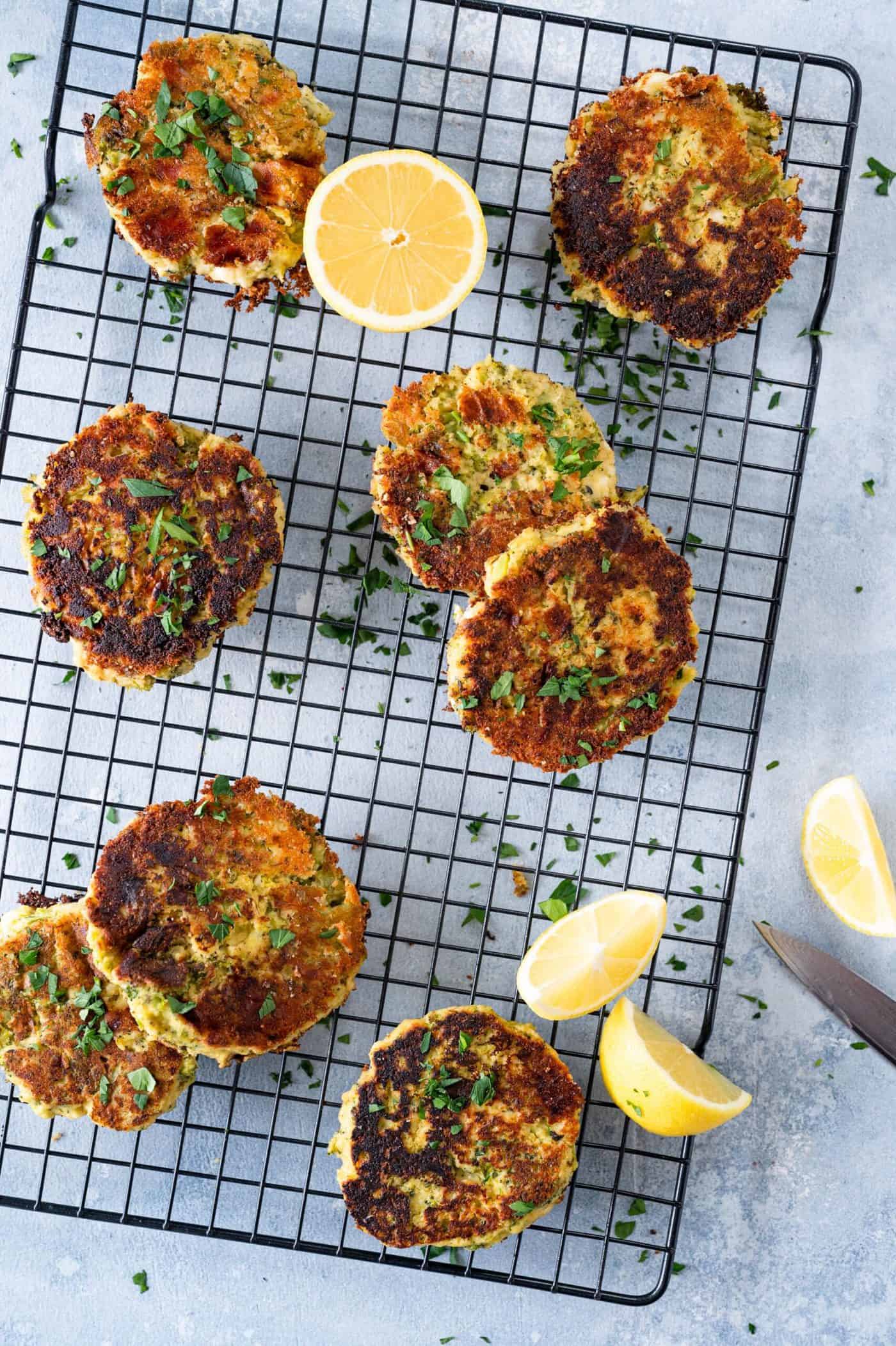 Gluten-Free Hummus Feta and Broccoli Fritters (via thepigandquill.com) #gameday #snack #vegetarian #lunchbox